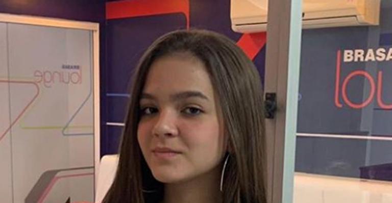 De férias da TV, Mel Maia se despede do namorado e emociona fãs: ”Voa”
