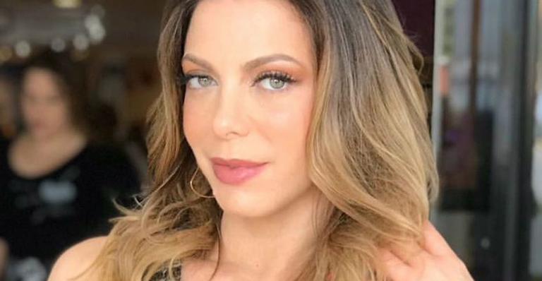 Sheila Mello flagra filha de seis anos dançando ‘A Nova Loira do Tchan’ e semelhança impressiona