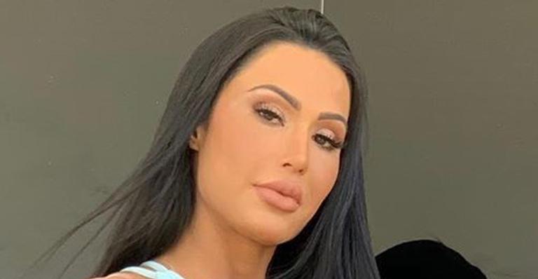 De micro vestido, Gracyanne Barbosa comemora transformação: ”Amo a mulher que me tornei”