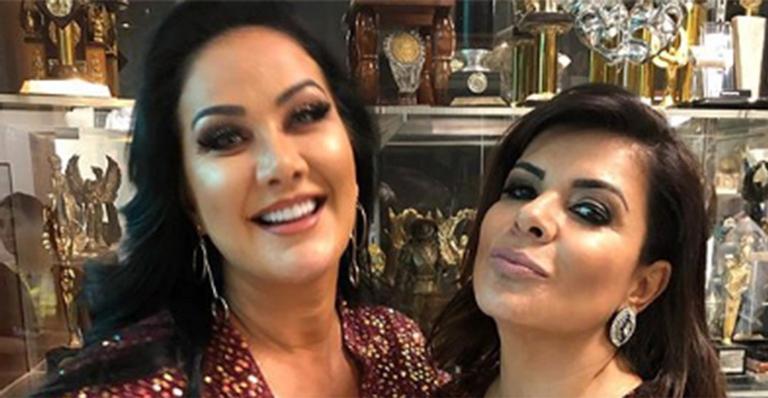 Helen Ganzarolli e Mara Maravilha usam vestidos quase iguais em gravação no SBT