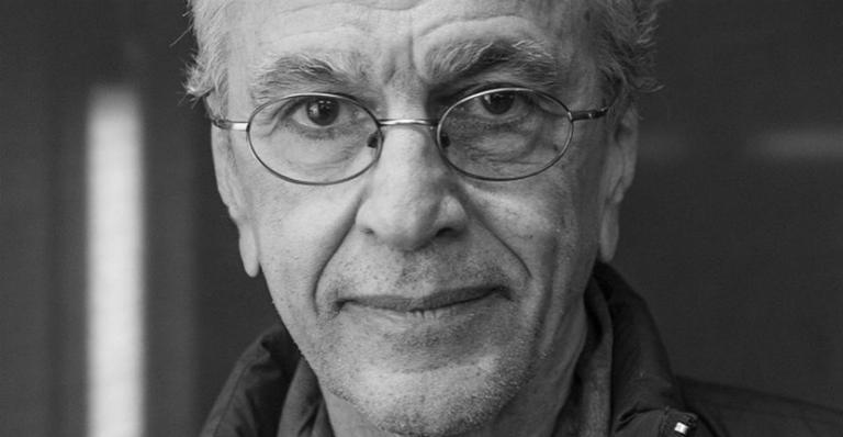 Caetano Veloso cobra multa milionária de Olavo de Carvalho em ação judicial