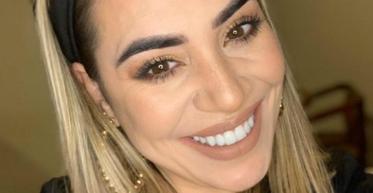 Naiara Azevedo posa sensual e exibe pernões em vestido com fenda poderosa