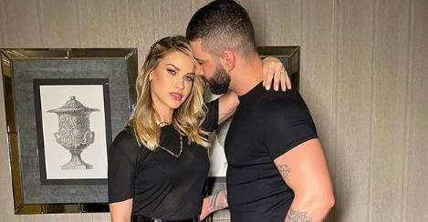 Andressa Suita acompanha lançamento de DVD de Gusttavo Lima e dispara: ”Meu embaixador”