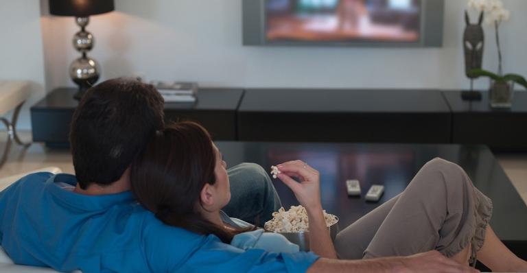 Deseja ter acesso a diversos filmes e séries de uma maneira super fácil? Então você precisa conhecer o Fire TV Stick!