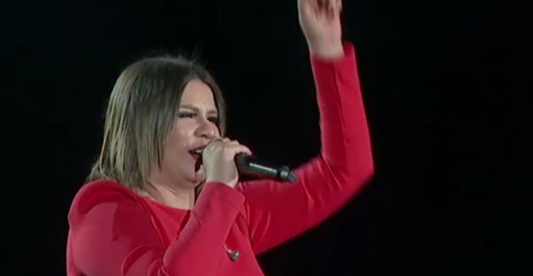 Marília Mendonça surge com barrigão imenso em especial da Globo e deixa fãs perplexos