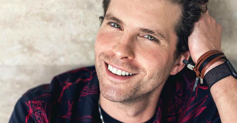 Thiago Fragoso apresenta filho de novela e se derrete por Daniel Rangel: “Excelente ator”