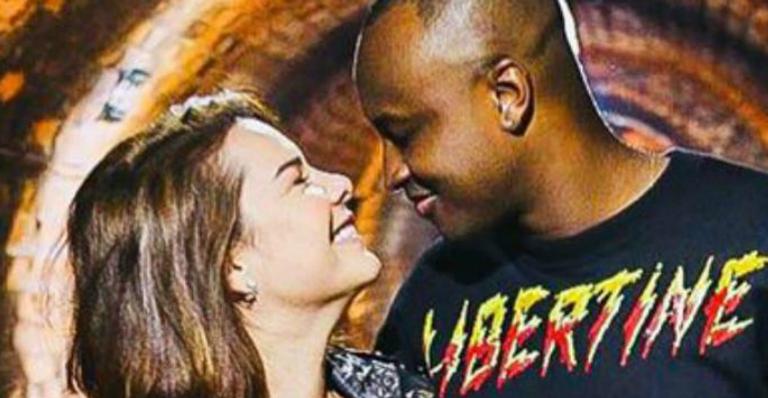 Dois meses após separação, Fernanda Souza comenta em foto de Thiaguinho: ”Vamos com tudo”