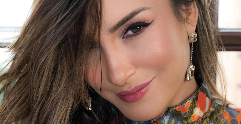 Mãe coruja! Claudia Leitte aparece amamentando Bela em vídeo e encanta web