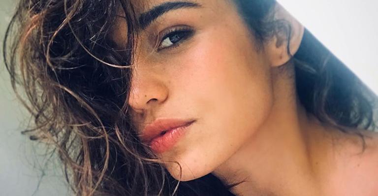 Musa, Nanda Costa faz topless em foto e deixa fãs boquiabertos: ”Sou eu queimando”