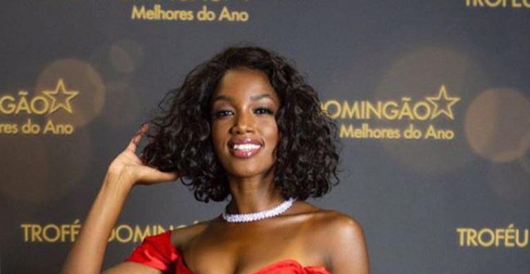 Iza ofusca concorrentes com vestido deslumbrante e produção poderosa no Faustão
