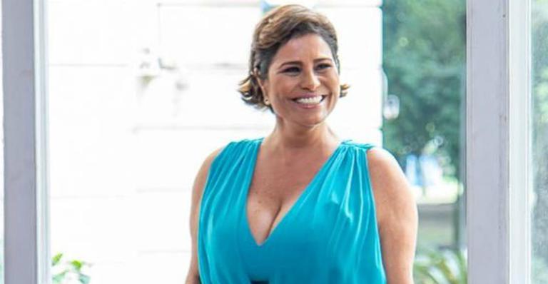Valeria Alencar ganha banho de banheira romântico em lua de mel com João Vitti