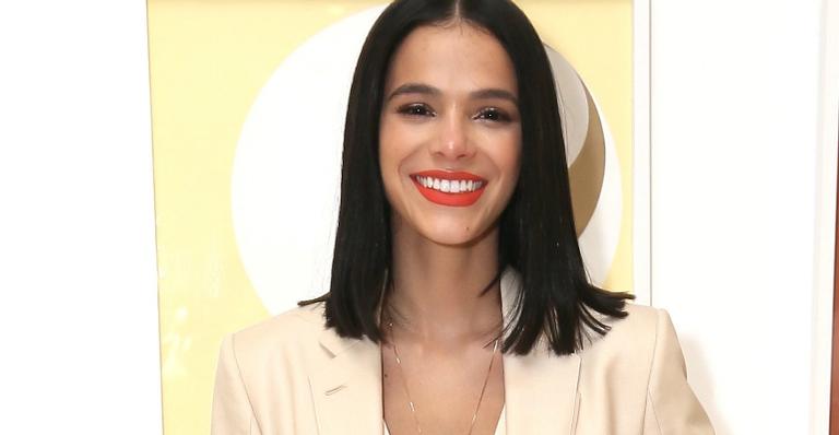 Irmãs? Bruna Marquezine posa ao lado de Vera Viel pela primeira vez e semelhança choca