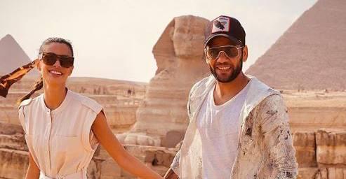 Em cenário paradisíaco, Dani Alves se declara para a esposa