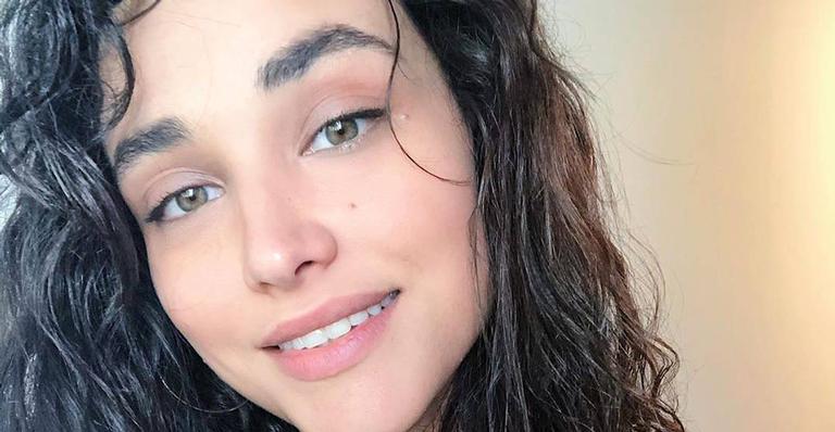 Débora Nascimento põe a cara no sol e recebe uma ‘chuva’ de elogios: ‘Perfeita demais’