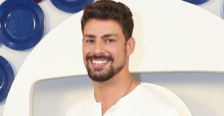 Cauã Reymond divide raro clique com a irmã caçula e beleza impressiona web