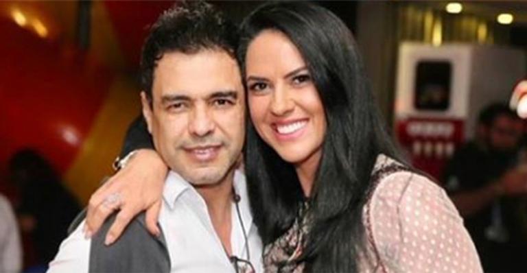 Graciele Lacerda empina o bumbum em foto com look transparente