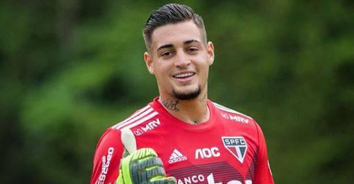 Goleiro do São Paulo é detido nos Estados Unidos acusado de agredir a esposa