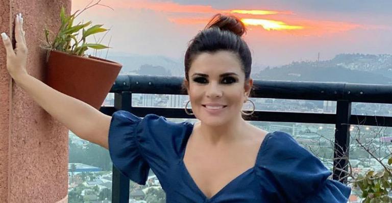 Mara Maravilha surge com barriga de fora e internautas acusam Photoshop: ”Entortou a sacada”