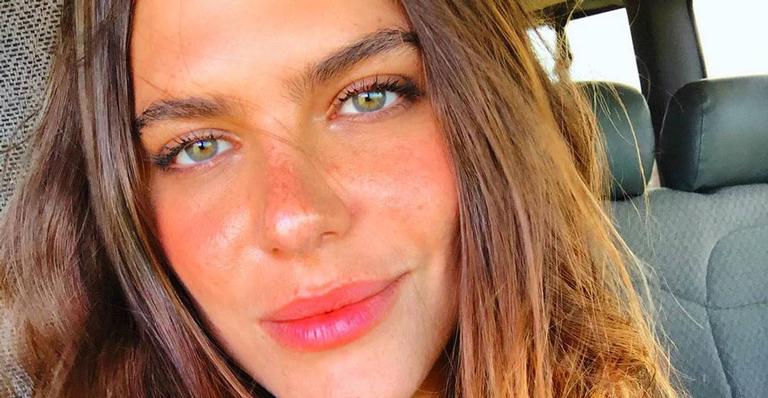 Mariana Goldfarb surge plena em clique em meio à natureza e encanta a web: ‘Dona da beleza’