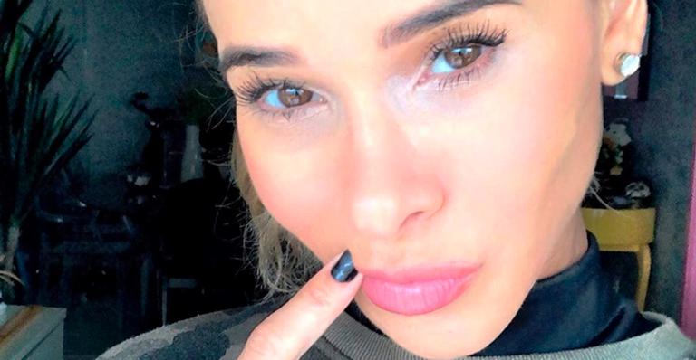 Grávida, Dany Bananinha aparece com barriga chapada e reflete: ”Barriga negativa coberta de amor”