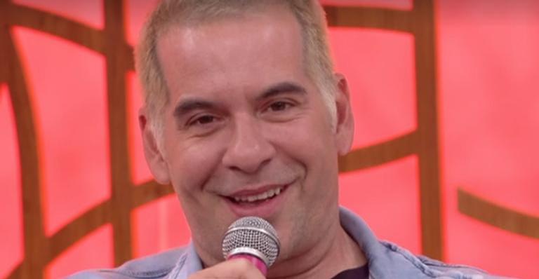 Filha gata de Leandro Hassum faz sucesso nas redes sociais com cliques estilosos e corpão poderoso