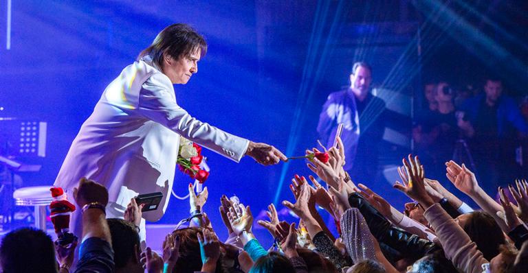 Modificado e dinâmico, especial ‘Roberto Carlos’ mostra um cantor em comunhão com os fãs