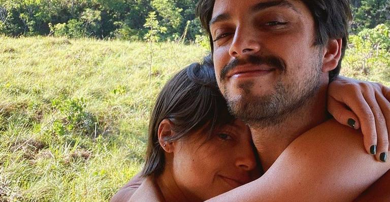 Agatha Moreira compartilha clique romântico com Rodrigo Simas e declara: ‘Meu companheiro de aventuras’