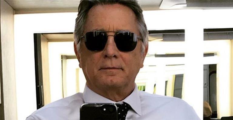 Eduardo Galvão já é vovô e apresenta a neta na web