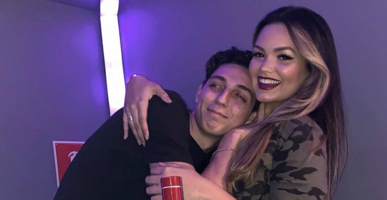 Filha de Kelly Key e namorado passam por perrengue e ficam trancados para fora de casa
