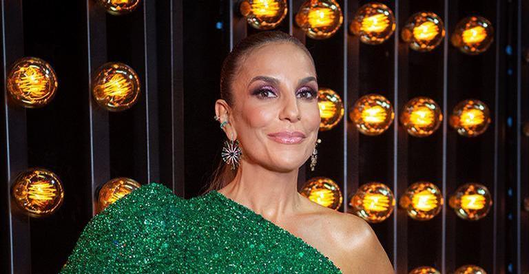 Filhas gêmeas de Ivete Sangalo surgem encantadas com decoração de Natal