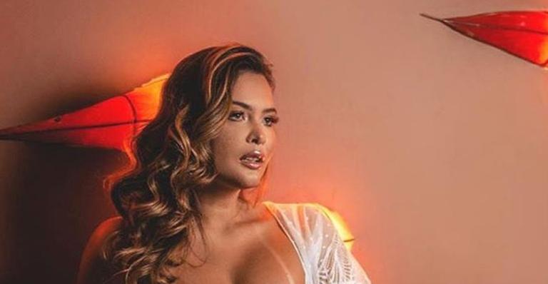 Geisy Arruda surge com lingerie transparente e fãs vibram: ”Consegui ver tudo”