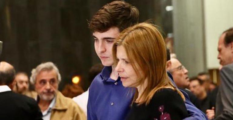 Advogado da mãe dos filhos de Gugu faz revelações sobre o testamento