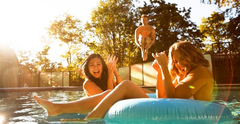 Que tal aproveitar a estação mais quente do ano para festejar? Confira 10 itens essenciais para uma festa de verão!