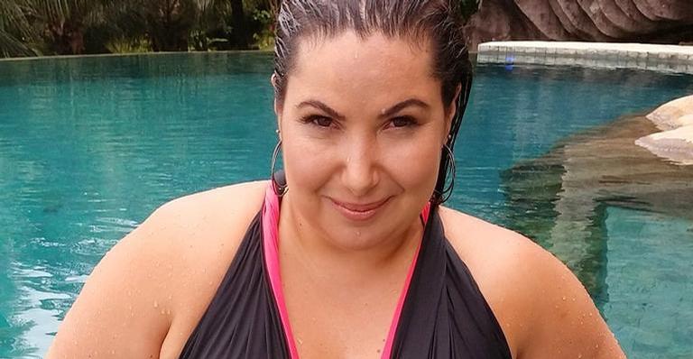 Mariana Xavier surge de biquíni em dia no mar e arranca suspiros