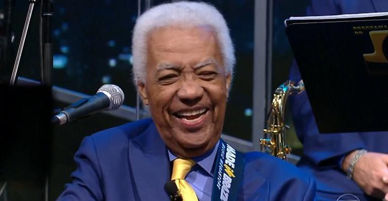Morre Bira, baixista do sexteto de Jô Soares, aos 85 anos