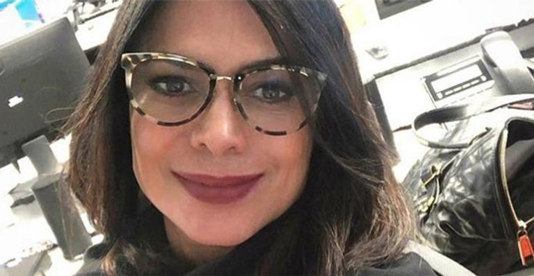 Aos 48 anos, Rosana Jatobá ostenta corpão em foto de biquíni