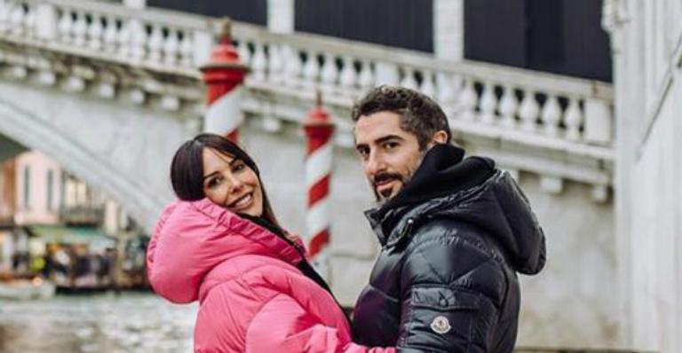 Marcos Mion utiliza tempo livre para passear com a esposa sem os filhos: “Só temos meia hora”