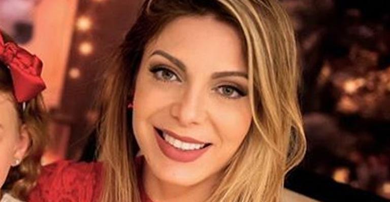 Sheila Mello faz ensaio de Natal com a filha, Brenda