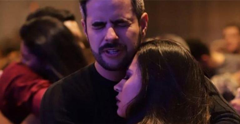 Marido de Simone se declara para a sertaneja com desabafo que intriga fãs: ”Até o último dia”