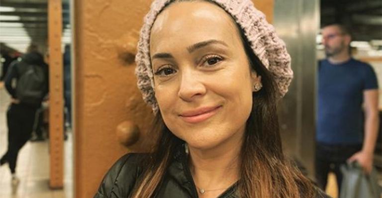 Gabriela Duarte faz rara aparição com os dois irmãos e a mãe, Regina Duarte