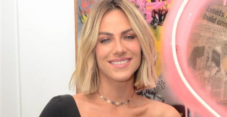 Giovanna Ewbank mostra as fotos da festa de aniversário do filho, Bless