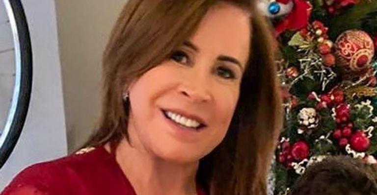 Filhos escolhem passar o Natal com Zilu e posam juntinhos em ceia luxuosa: ”Melhor presente”