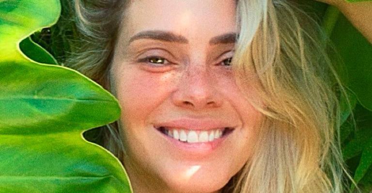 Carolina Dieckmann reúne família em clique raro e filho de 20 anos com Marcos Frota chama atenção: ”É a cara do pai”