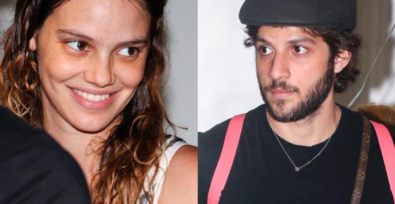 Sorridentes, Chay Suede e Laura Neiva deixam maternidade com a herdeira, Maria