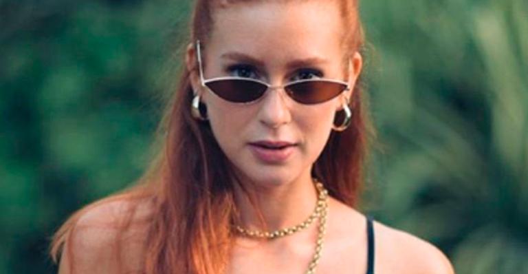 Marina Ruy Barbosa ostenta barriga trincada e cintura fina em clique de biquíni na Bahia