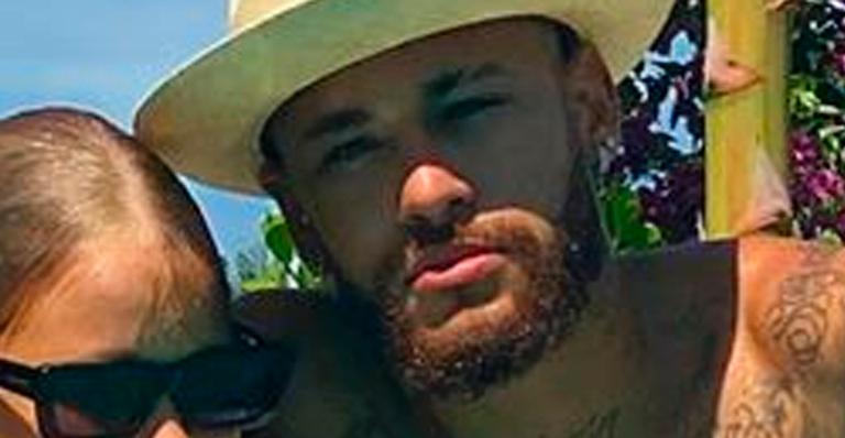 Neymar Jr. e o filho Davi Lucca fazem pose de galã e atraem elogios: ”O melhor parceiro”