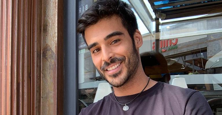 Ator de O Outro Lado do Paraíso celebra o nascimento do primeiro filho