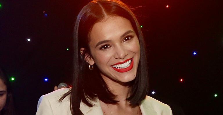 Bruna Marquezine surge com look grifado de R$ 10 mil em festa pré-réveillon