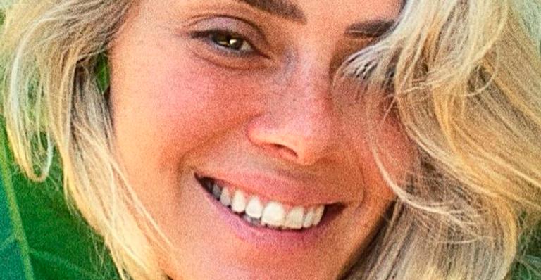 Aos 41 anos, Carolina Dieckmann posa sem maquiagem e beleza natural chama atenção: ”Linda na simplicidade”