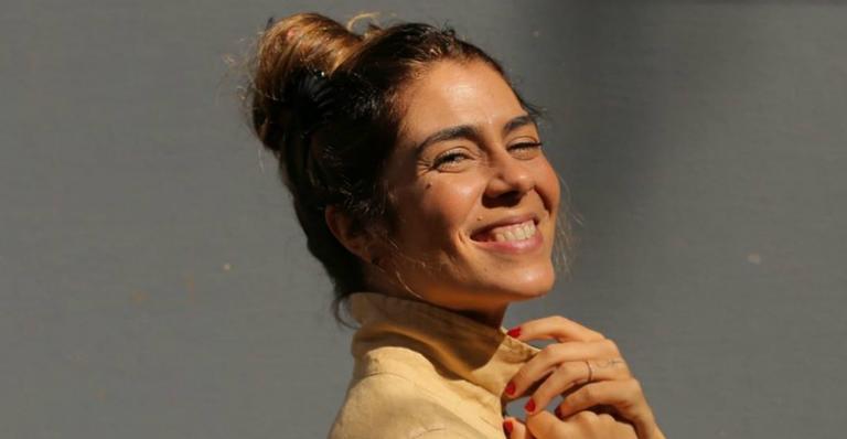 Esposa de Maria Gadú faz topless e surge na web com os seios à mostra: ”Vem 2020”